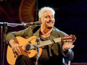 Pino Daniele avrebbe 62 anni. E al cinema arriva il film in suo onore