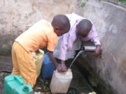 Acqua: per 920 milioni di persone non è potabile. E l’Italia ne spreca troppa