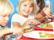 Pesce ai bambini: la scienza conferma, più intelligenti e dormono meglio pesce-ai-bambini-scienza-piu-intelligenti-dormono-meglio