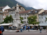 Bolzano, no alla casa per i non residenti e doppio passaporto: cosa sta succedendo? bolzano-no-casa-per-non-residenti-doppio-passaporto