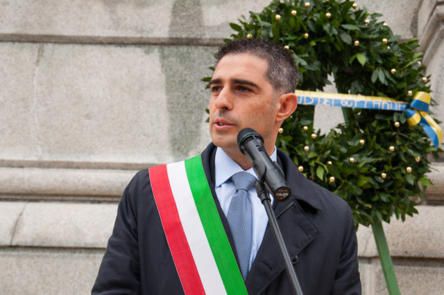 pizzarotti-gode-come-un-grillo