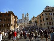Trinità dei Monti, vietato sedersi: a Roma una scalinata di polemiche trinita-dei-monti-vietato-sedersi-a-roma-scalinata-di-polemiche