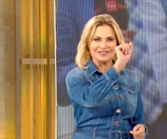 la-domenica-ventura-simona-annaspa-su-rai2-e-adesso-va-in-collegio