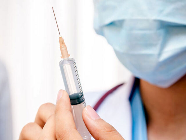 vaccinazioni-in-emilia-romagna-crollo-dei-contagi-per-sanitari-e-ospiti-delle-cra