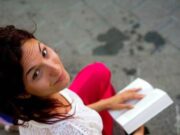 Le lezioni di Martina su YouTube: i grandi della letteratura riscoperti con ironia martina-asero-su-youtube-i-grandi-della-letteratura-riscoperti-con-ironia