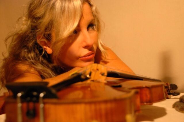 elisabetta-garetti-la-violinista-piacentina-salva-il-concerto-di-genova