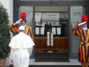 Papa Francesco in trincea: dal caso Becciu alla Caritas commissariata, come stanno le cose? papa-francesco-in-trincea-dal-caso-becciu-alla-caritas-commissariata