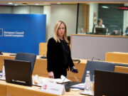 Fiducia in Giorgia Meloni e nel governo in calo, e per Fratelli d’Italia…