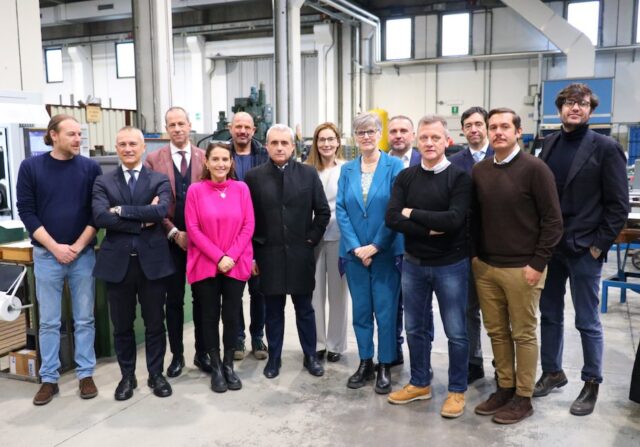 confindustria-e-giunta-comunale-alla-scaravella-parte-tour-nelle-aziende-di-piacenza
