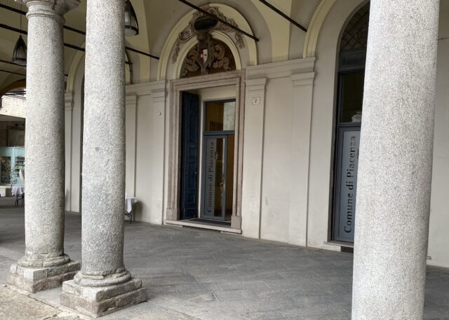 piazza-cittadella-sul-parcheggio-muro-contro-muro-tra-giunta-tarasconi-associazioni-cittadini