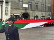 Festa del Tricolore, la bandiera italiana compie 228 anni: gli omaggi di Mattarella, Meloni e de Pascale festa-del-tricolore-bandiera-italiana-compie-228-anni-omaggi-di-mattarella-meloni-de-pascale