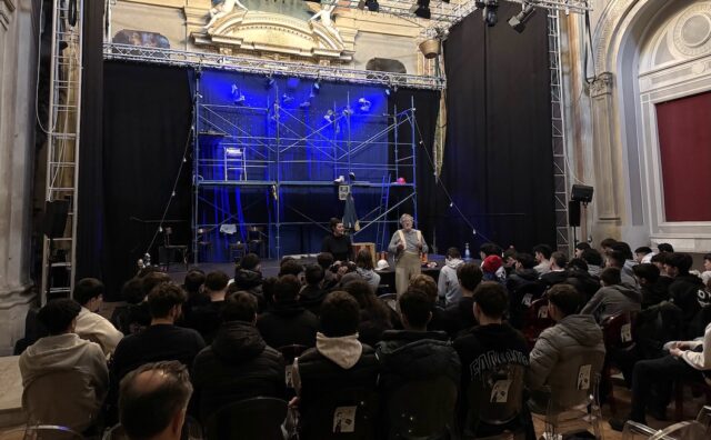 sicurezza-sul-lavoro-con-bianco-silenzio-teco-e-confindustria-piacenza-portano-a-teatro-1500-studenti