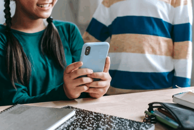 scuola-no-ai-cellulari-in-classe-ecco-come-la-pensano-gli-italiani