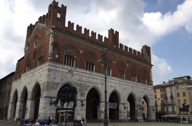 piacenza-palazzo-gotico-a-un-privato-ira-delle-opposizioni-contro-giunta-tarasconi
