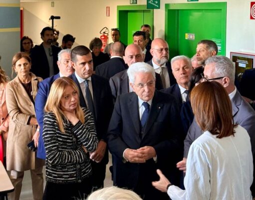 Auto sulla folla a Modena: il presidente Mattarella e la premier Meloni visitano i feriti auto-sulla-folla-a-modena-presidente-mattarella-e-premier-meloni-visitano-i-feriti